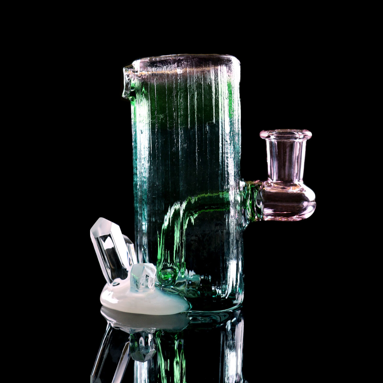 Turmalin mit drei Quartz Kristallen