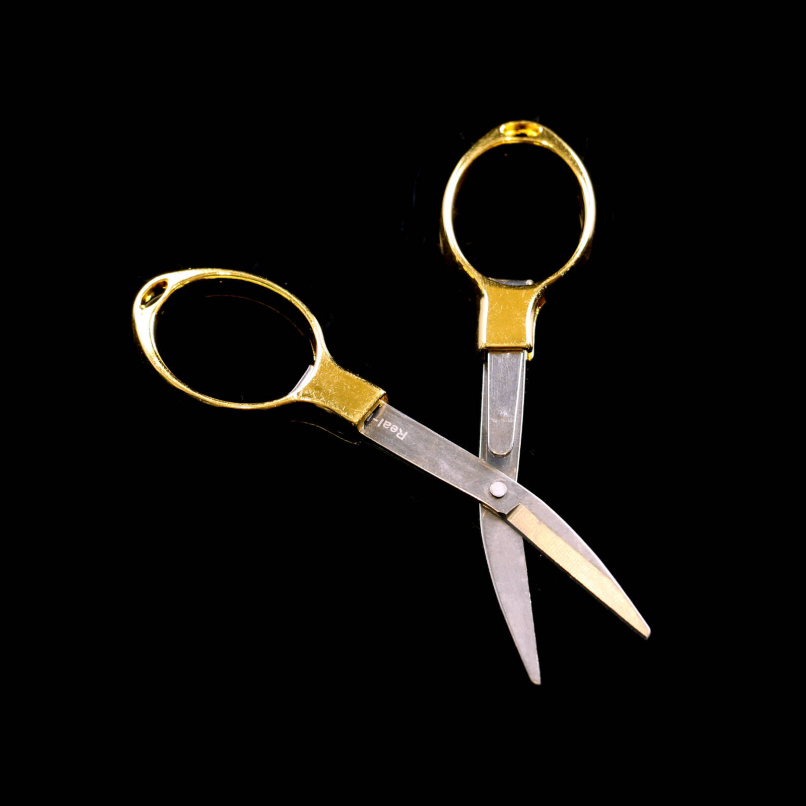 Pocket Sized Retractable Trimming Shears