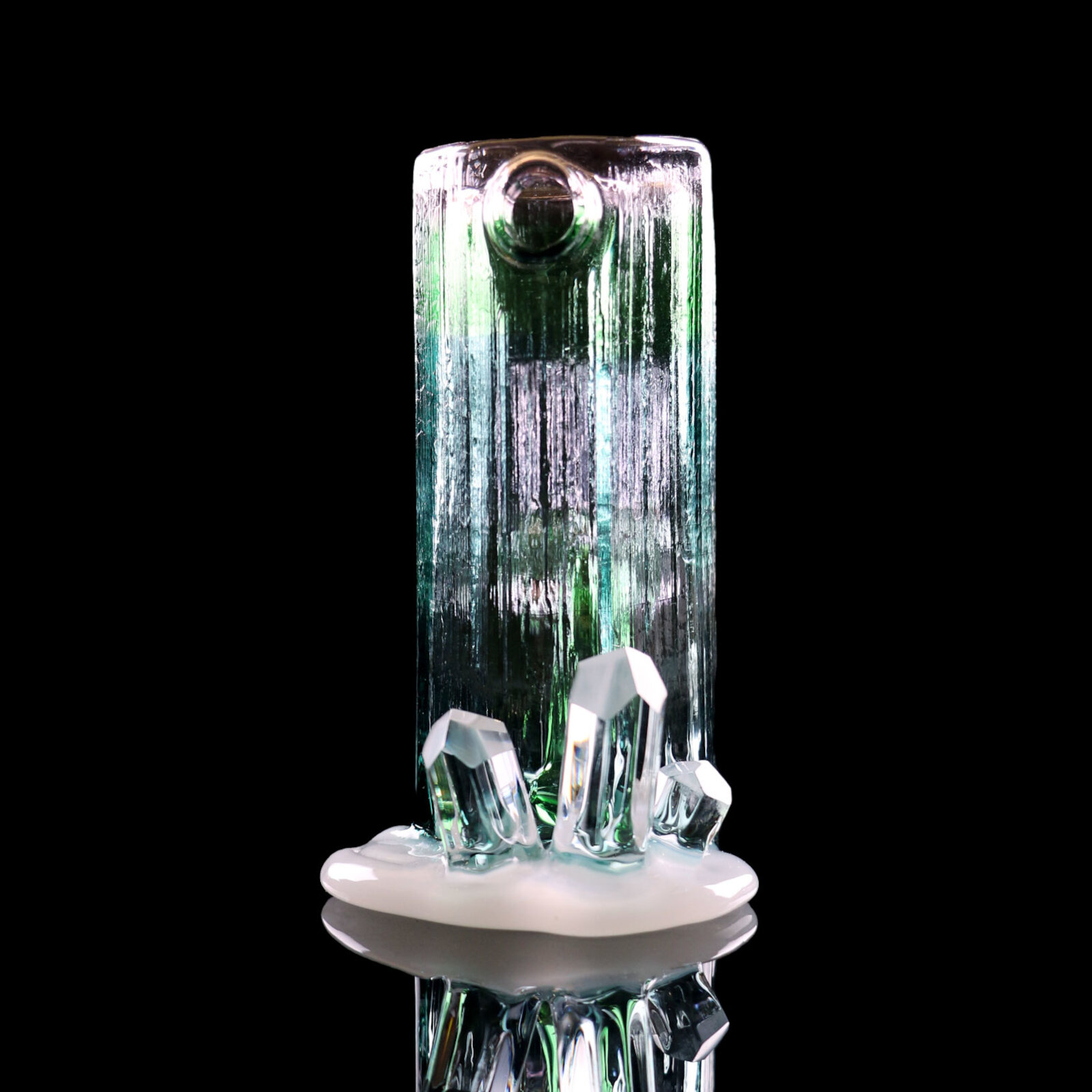 Turmalin mit drei Quartz Kristallen